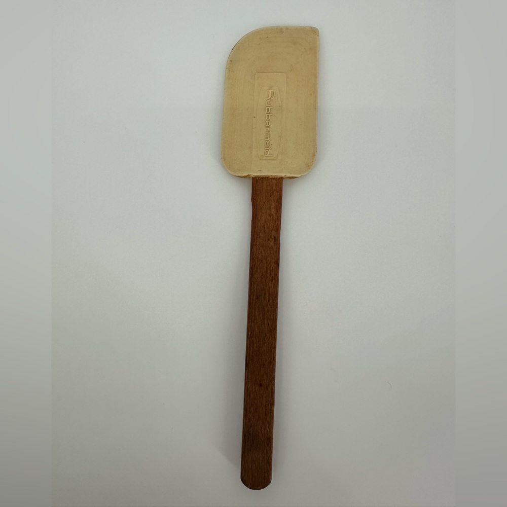 Vintage Rubbermaid Plate & Bowl Scraper - No. 1901  Kitchen Utensil VTG Wooden